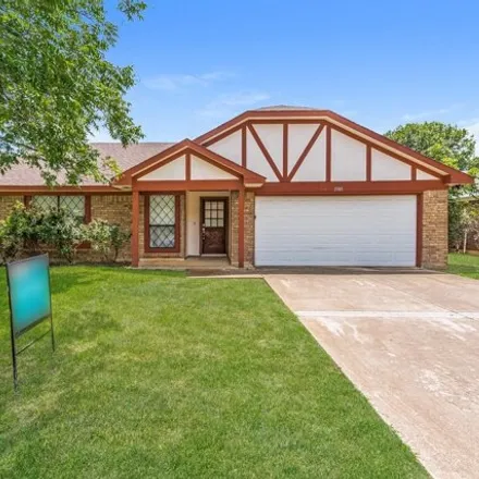 Rent this 3 bed house on 3305 Country Creek Lane in Moselle, Fort Worth