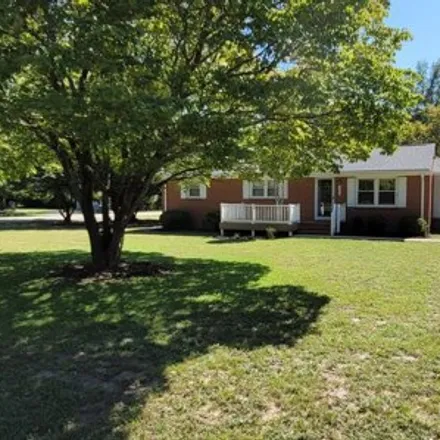 Rent this 3 bed house on 282 1st Street in Aberdeen, Moore County