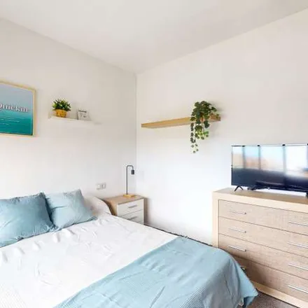 Rent this 4 bed apartment on Avinguda del Port in 46023 Valencia, Spain