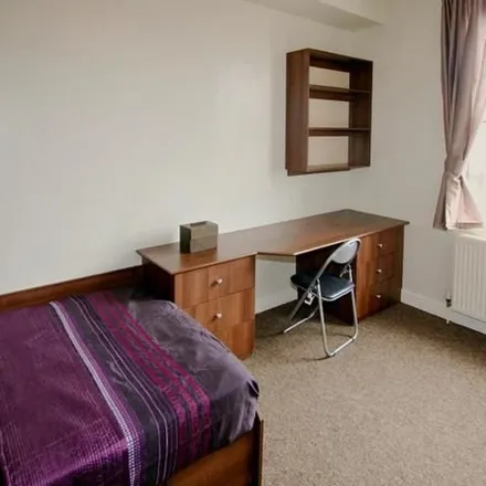 Rent this 5 bed apartment on Lumley Avenue in Leeds, LS4 2NH