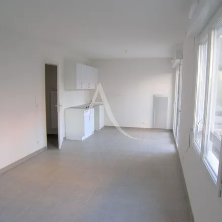 Image 3 - 138 Avenue du Général Leclerc, 06700 Saint-Laurent-du-Var, France - Apartment for rent