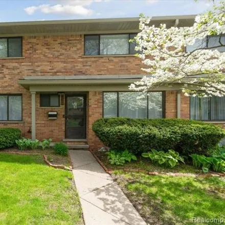 Buy this 4 bed condo on Woodward Avenue in Bloomfield Hills, MI 48304