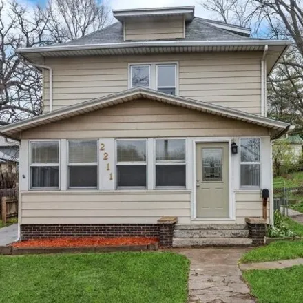 Buy this 4 bed house on 862 Olinda Avenue in Des Moines, IA 50315