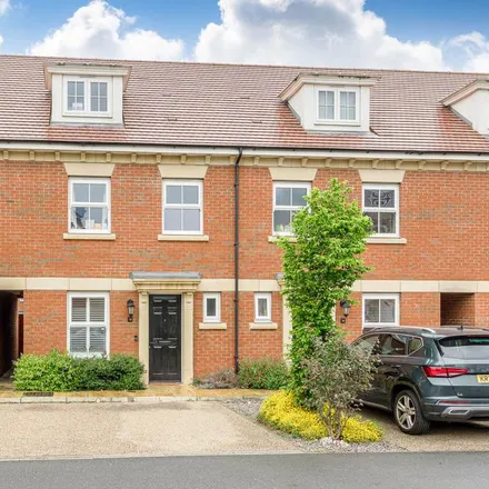 Rent this 5 bed townhouse on unnamed road in Milton Keynes, MK16 9FQ