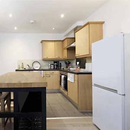 Image 4 - 2 Artichoke Hill, St. George in the East, London, E1W 2BG, United Kingdom - Apartment for rent