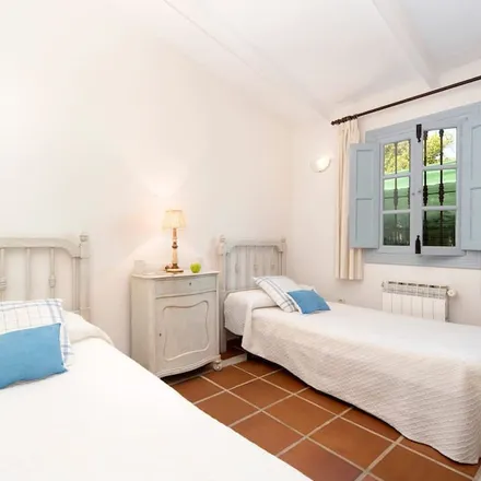 Rent this 3 bed house on Iglesia San Pedro de Alcántara in Plaza de la Iglesia, 29670 Marbella
