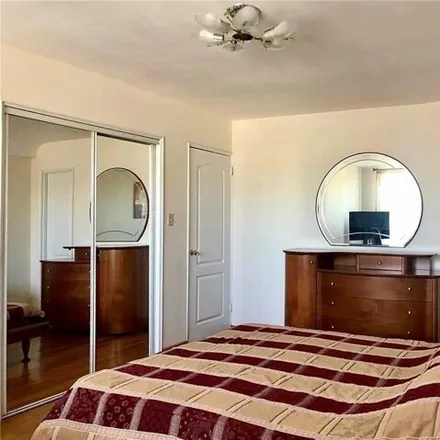 Image 7 - The Wedgewood, 2580 Ocean Parkway, New York, NY 11223, USA - Apartment for sale