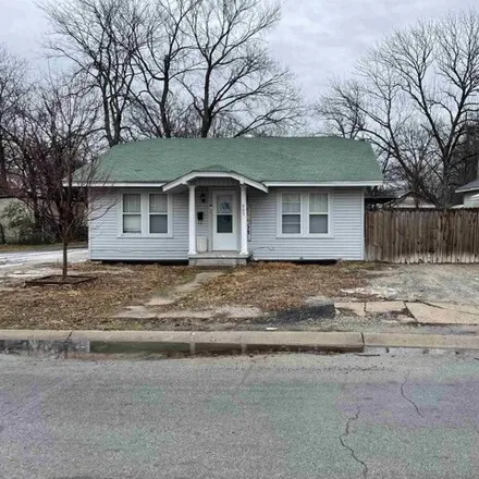 Buy this 2 bed house on 951 South Lowe Street in Stuttgart, AR 72160