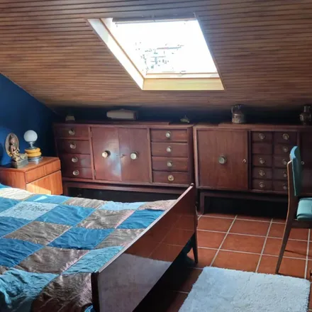 Rent this 3 bed room on Rua Dom Álvaro Abranches da Câmara in 2800-169 Almada, Portugal