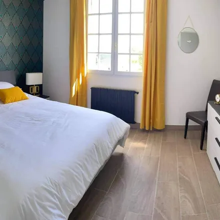 Rent this 5 bed house on Brignogan Plage in Rue de l'Église, 29890 Creach Bihan