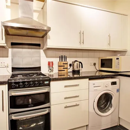 Image 3 - Guildford Street, Chertsey, KT16 9BA, United Kingdom - Apartment for rent
