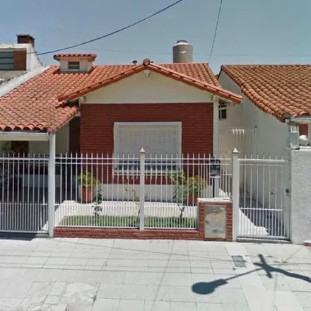 Buy this 3 bed house on Santiago del Estero in Partido de Quilmes, 1882 Ezpeleta