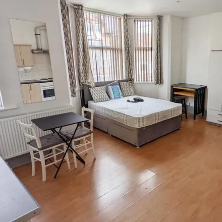 Rent this studio apartment on 130 Foxhall Road in Nottingham, NG7 6LH