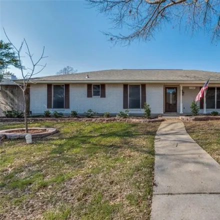 Buy this 3 bed house on 142 Chieftain Drive in Waxahachie, TX 75165