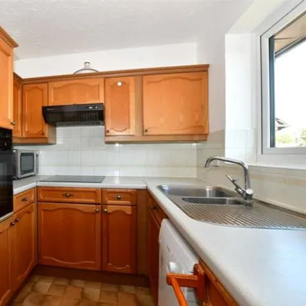 Image 3 - Azalea Court, Whytecliffe Road South, London, CR8 2AX, United Kingdom - Apartment for sale