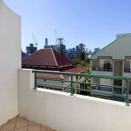 Image 2 - 21 Edmondstone Street, South Brisbane QLD 4101, Australia - Apartment for rent