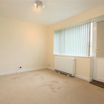 Image 4 - Geet's, 21 Selsdon Avenue, Reading, RG5 4PG, United Kingdom - Apartment for rent