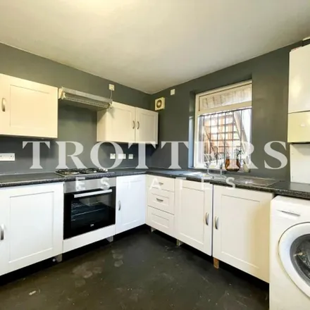 Rent this 5 bed townhouse on 80-134 Dunlace Road in Clapton Park, London