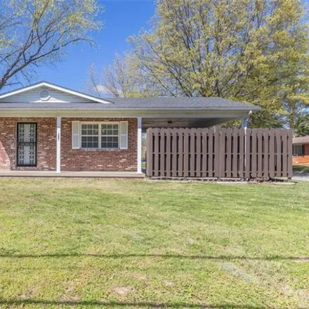 Buy this 3 bed house on 2511 Sherry Lane in Poplar Bluff, MO 63901