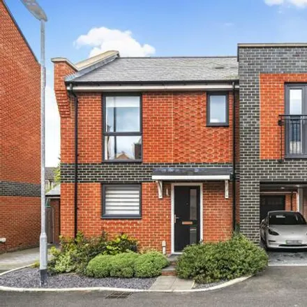 Buy this 3 bed townhouse on 89 Audley Street in Reading, RG30 1BS