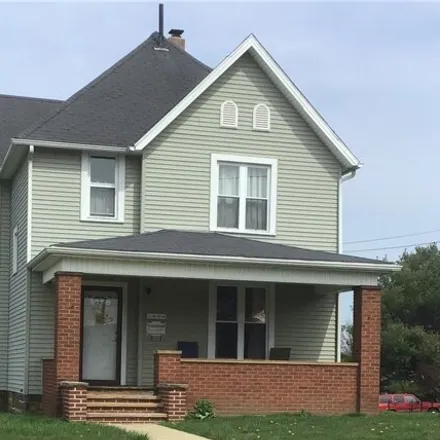 Buy this 3 bed house on 27 14th Street Northwest in Lawndale, Massillon