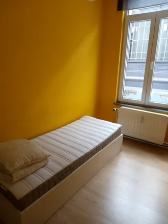 Rent this studio apartment on Rue de la Constitution - Grondwetstraat 31 in 1030 Schaerbeek - Schaarbeek, Belgium