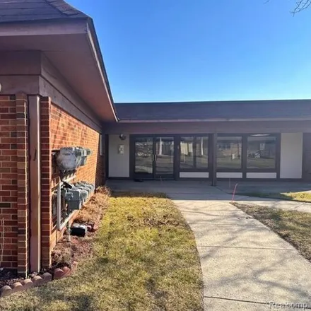 Image 1 - Hesse School, North Grand Oaks Drive, Warren, MI 48092, USA - Condo for sale