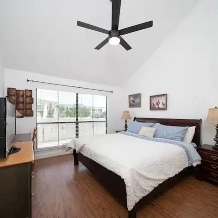 Rent this 2 bed condo on Willis in TX, 77305