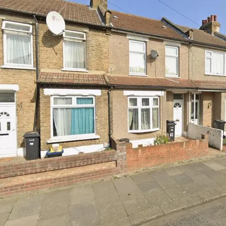 Rent this 4 bed townhouse on Roman Road in Loxford, London