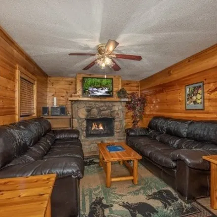 Image 4 - 3041 Engle Town Road, Pigeon Forge, TN 37862, USA - House for sale