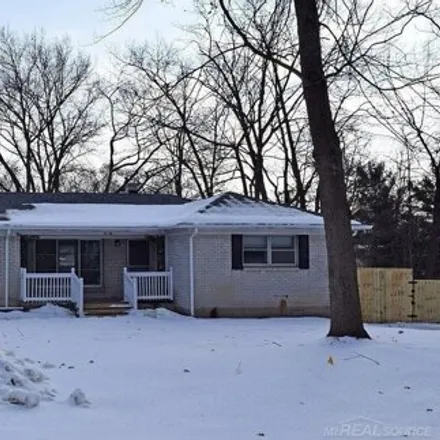 Buy this 5 bed house on 3257 Union Lake Road in Commerce Charter Township, MI 48382
