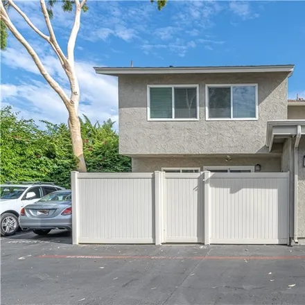 Image 2 - 2430 South Laurelwood, Santa Ana, CA 92704, USA - Condo for sale