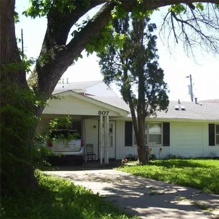 Buy this 5 bed house on 20th Ave & 8th St in 20th Avenue, Oakdale