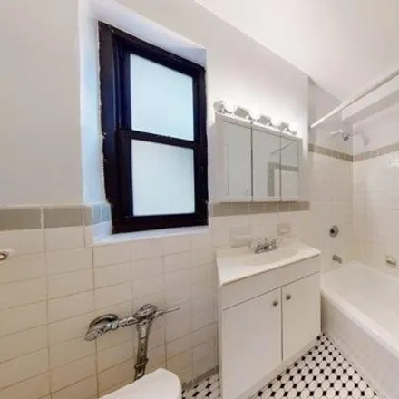 Image 7 - 246 East 46th Street, New York, NY 10017, USA - Apartment for rent