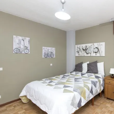 Rent this 6 bed room on Avenida de Guadalajara in 17, 28807 Alcalá de Henares