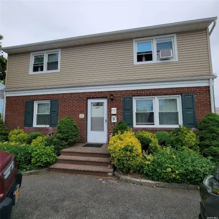 Buy this 4 bed duplex on 34 Lexington Avenue in Village of Westbury, NY 11590