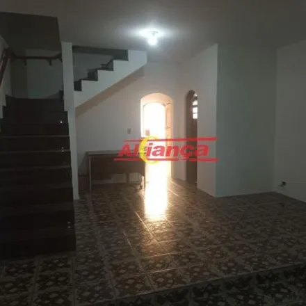 Rent this 3 bed house on Rua Ronaldo in Picanço, Guarulhos - SP
