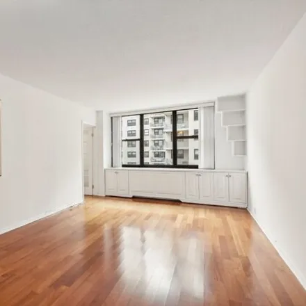 Image 2 - 1690 2nd Avenue, New York, NY 10128, USA - Apartment for sale