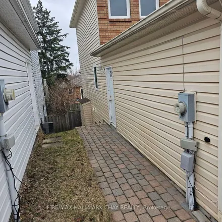 Image 9 - 8 Orwell Crescent, Barrie, ON L4N 5G4, Canada - Apartment for rent
