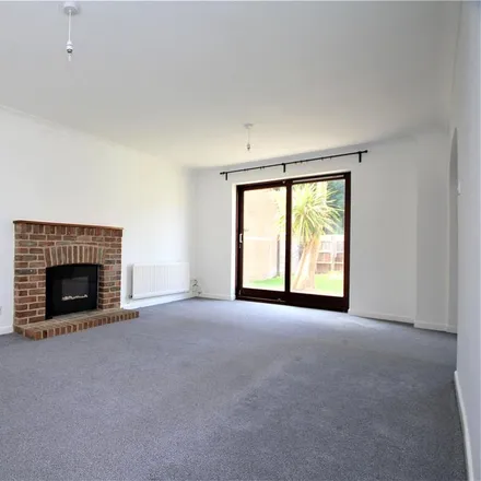Image 4 - 2 Silver Birch Drive, Worthing, BN13 3PP, United Kingdom - House for rent