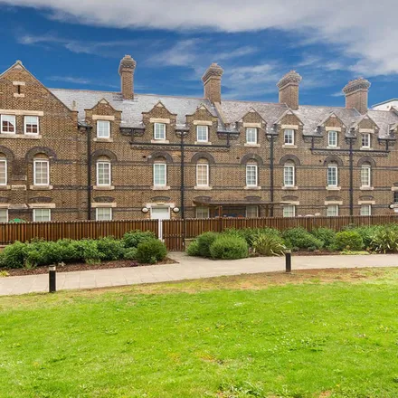 Rent this 1 bed apartment on 2 Dagmar Terrace in Angel, London