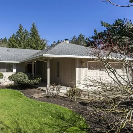 Buy this 3 bed house on 7600 Southwest Everett Place in Beaverton, OR 97007