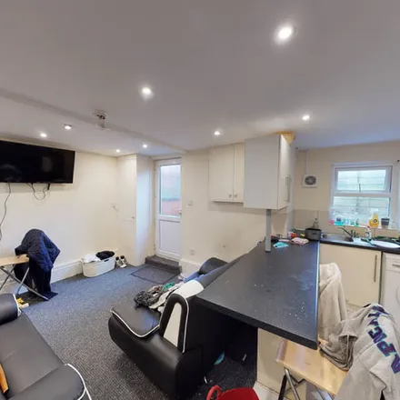 Rent this 1 bed apartment on Beechwood Mount in Leeds, LS4 2NQ