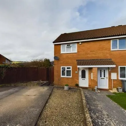 Buy this 2 bed house on Cherrydown Close in Cardiff, CF14 9DJ