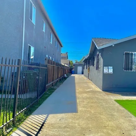 Image 2 - 136 East 118th Place, Los Angeles, CA 90061, USA - Duplex for sale