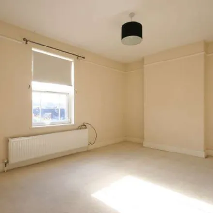 Image 5 - Beechfield Road, St. John's Road, Corner Hall, HP1 1US, United Kingdom - Apartment for rent