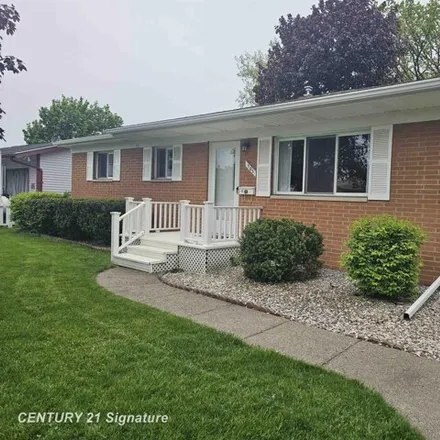 Buy this 4 bed house on 881 Oakview Drive in Carrollton Township, MI 48604