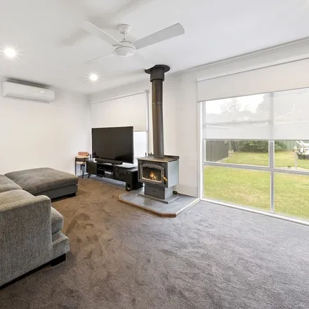 Rent this 2 bed house on Myrtleford VIC 3737