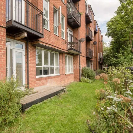Rent this 1 bed apartment on Regent's Canal towpath in London, NW1 0TY