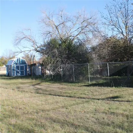 Image 2 - 615 East Pecan Street, Lometa, Lampasas County, TX 76853, USA - House for sale